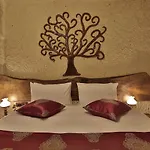Hotel Aren Cave And Art Gallery
