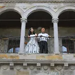 Hotel Aren Cave And Art Gallery