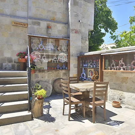 Aren Cave And Art Gallery 酒店 2*