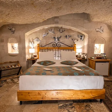Aren Cave And Art Gallery 2*