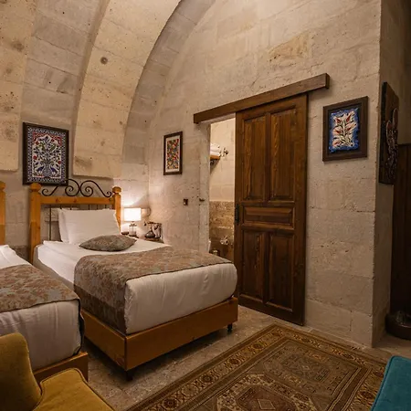 Hotel Aren Cave And Art Gallery